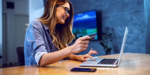 Online Payments in Digital Commerce: Advantages and Evolution